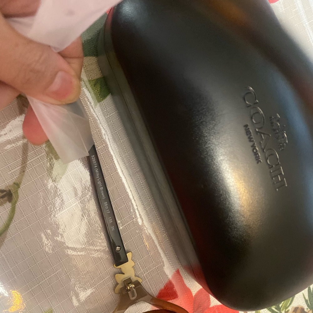 Coach - Picture 5 of 7